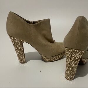 Gianni beanie ankle boots size 9 1/2